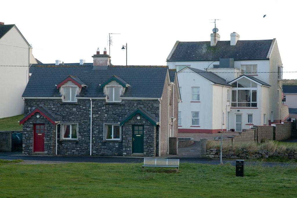 Ceol Na Mara Holiday Homes - Cois Tra & Cor Na Dtonn เอนนิสโครน ห้อง รูปภาพ
